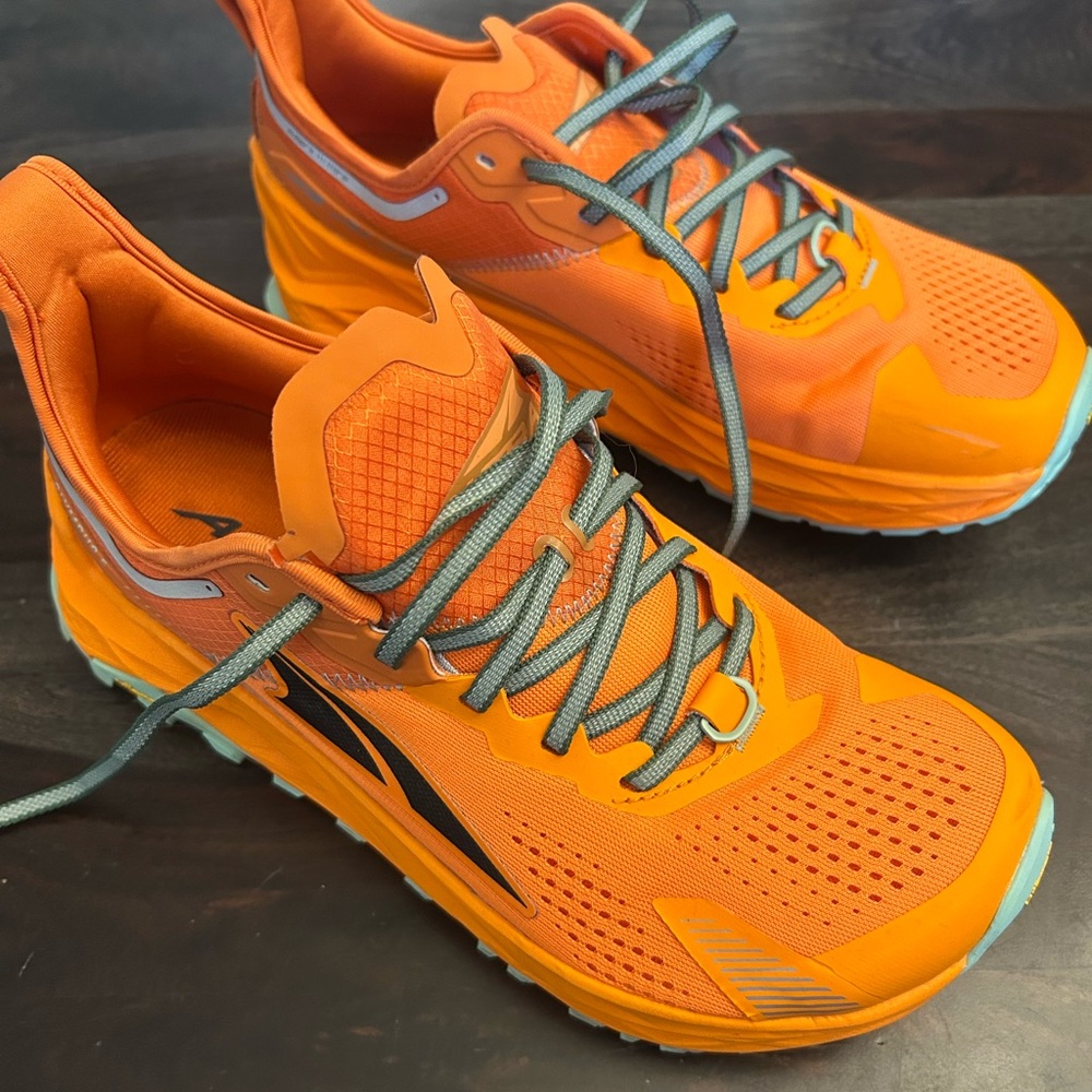 Men’s size 9.5 Altra Olympus 5 Running/Hiking shoes
